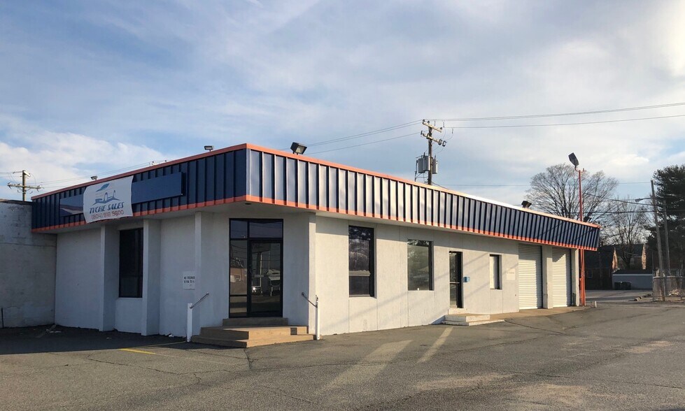 Primary Photo Of 4505 W Broad St, Richmond Freestanding For Lease