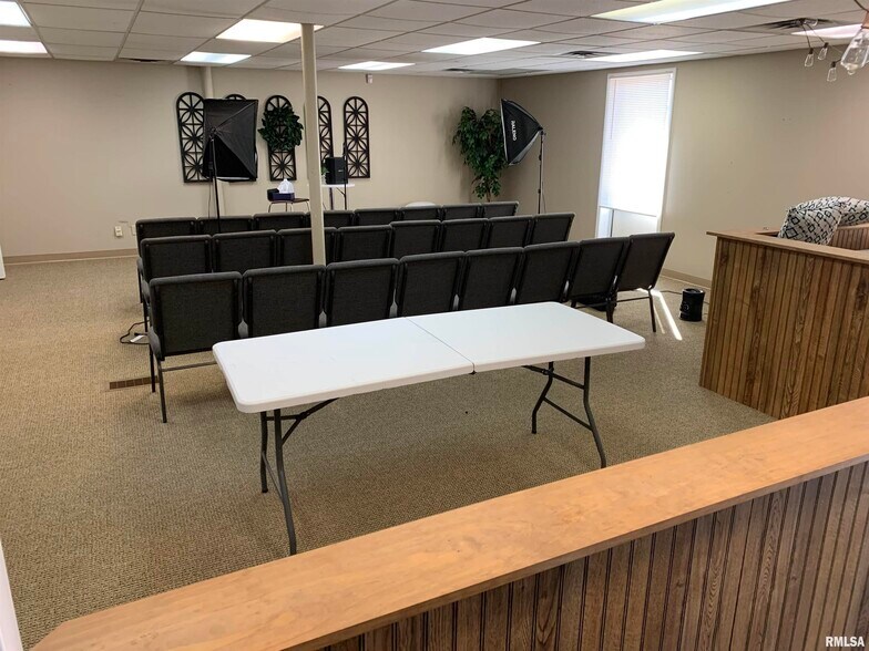 More Photos Of 3526 N California Ave, Peoria Office For Sale