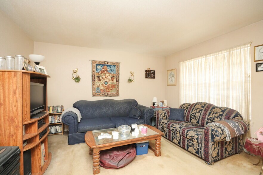More Photos Of 1004 S Hill St, Alvin Apartments For Sale