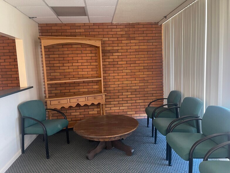 More Photos Of 69-73 N Broadway St, Des Plaines Medical For Lease