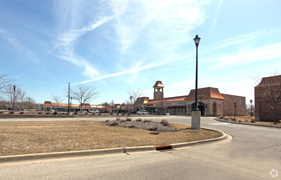 More Photos Of 956 N Neltnor Blvd, West Chicago Unknown For Lease