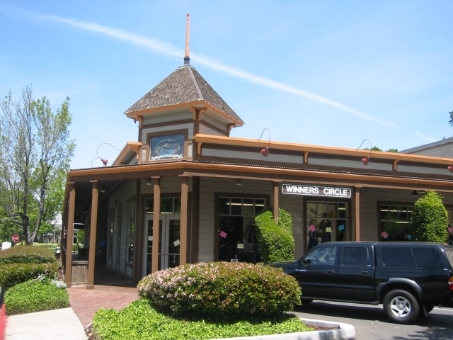 More Photos Of 6200 Center St, Clayton Unknown For Lease