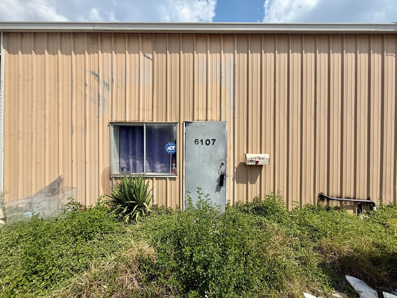 More Photos Of 6107 W 34th St, Houston Warehouse For Lease