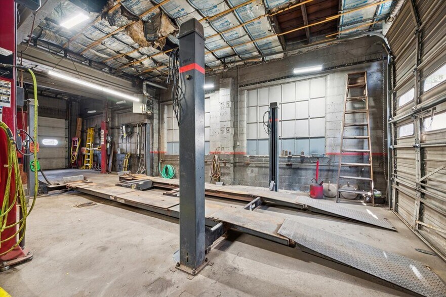 More Photos Of 403 US Highway 202, Raritan Auto Repair For Lease