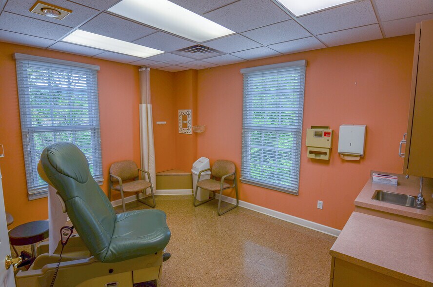More Photos Of 1 & 13 Courtney Dr, Charleston Medical For Sale