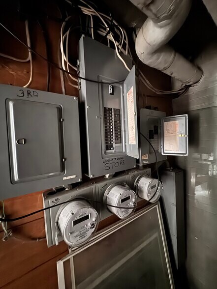 More Photos Of 204 Lancaster St, Albany Storefront Retail Residential For Sale