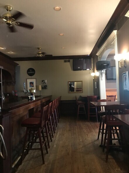 More Photos Of 2651 W Jefferson, Trenton Restaurant For Lease