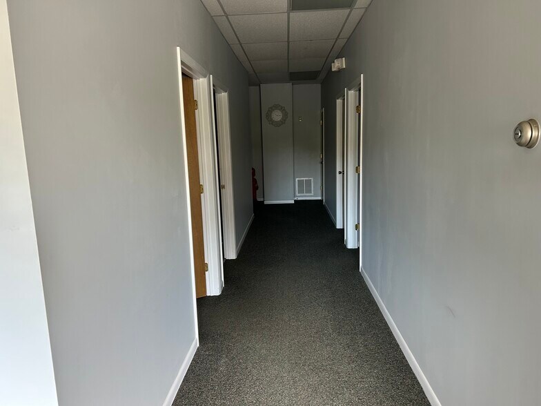 More Photos Of 12 Ampersand Dr, Plattsburgh Office For Lease