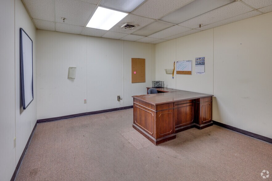 More Photos Of 1070 E Main St, Lake City Industrial For Lease