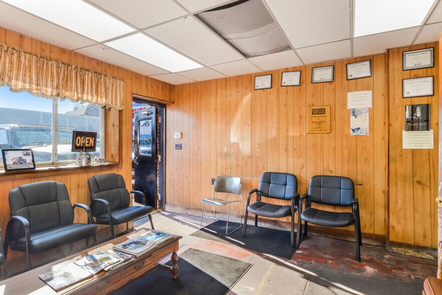 More Photos Of 347 Dartmouth St, New Bedford Auto Repair For Sale