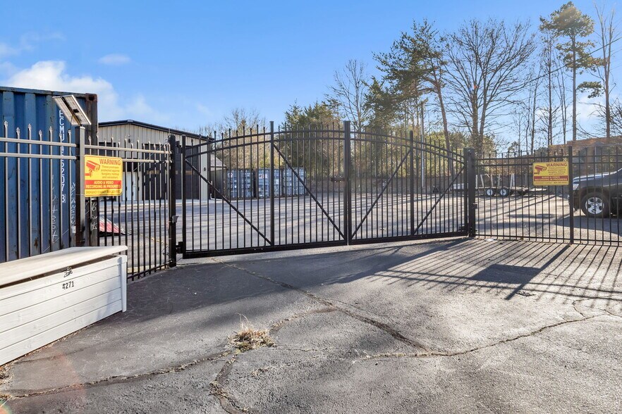 More Photos Of 4271 Calhoun Memorial Hwy, Easley Showroom For Sale