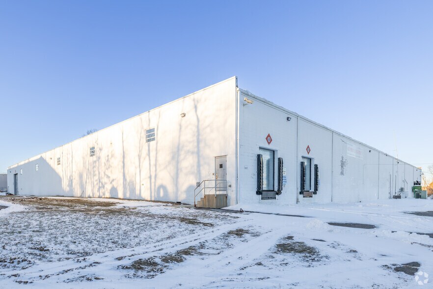 More Photos Of 220 Commerce Dr, Montgomeryville Warehouse For Lease