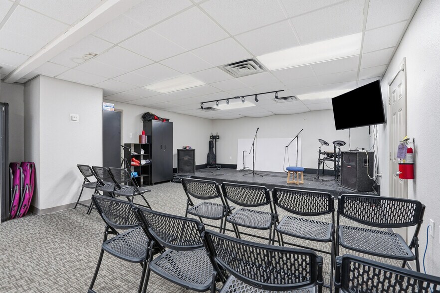 More Photos Of 342 SW Alsbury Blvd, Burleson Religious Facility For Sale