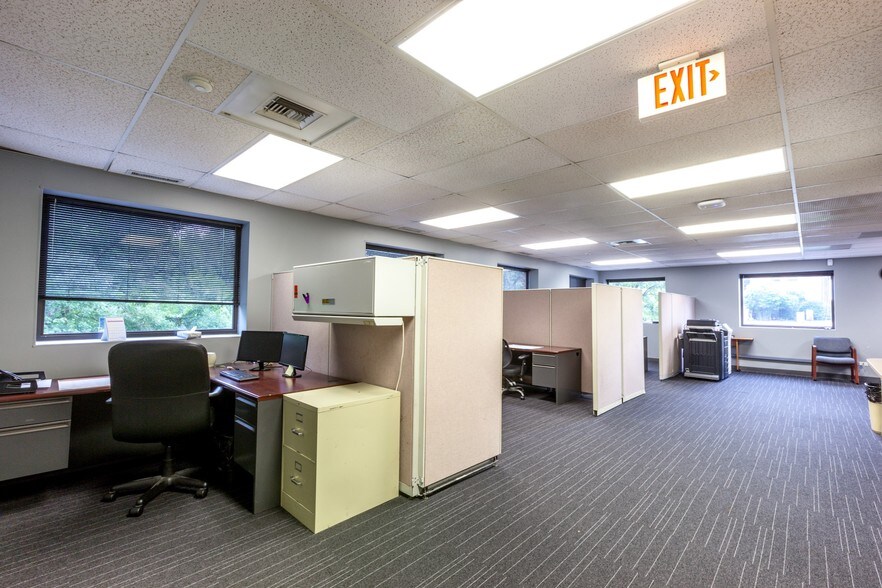More Photos Of 127 E Lake St, Bloomingdale Office For Lease