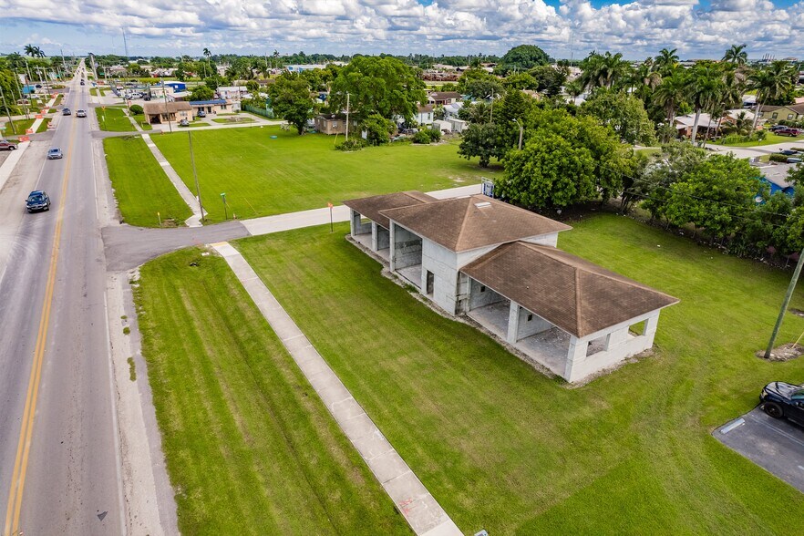 More Photos Of 555 NW 16th St, Belle Glade Light Distribution For Sale