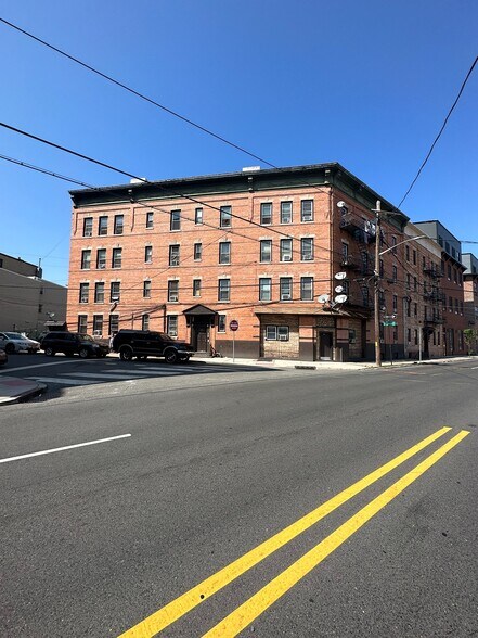 More Photos Of 672 Grand St, Jersey City Apartments For Sale