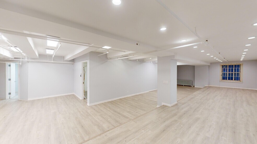 More Photos Of 49 W 38th St, New York Office For Lease