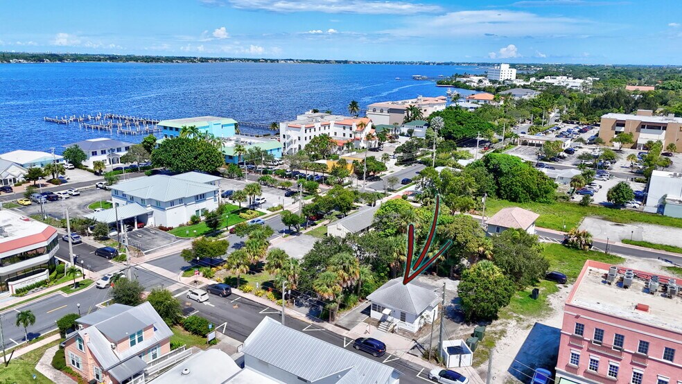 More Photos Of 300 SE Detroit Ave, Stuart Office For Sale