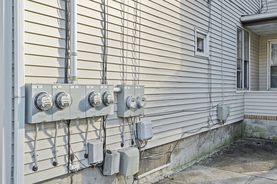 More Photos Of 79 Hamlet Ave, Woonsocket Apartments For Sale