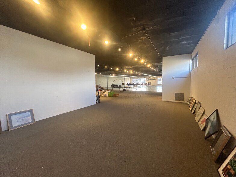 More Photos Of 400 N Martin Luther King Jr Dr, Decatur General Retail For Sale