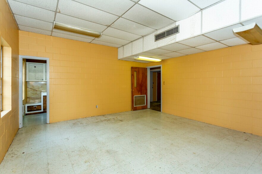 More Photos Of 2001 Avenue Z, Birmingham Religious Facility For Sale