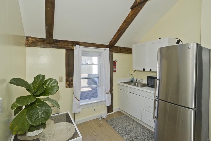 More Photos Of 265 Commercial St, Provincetown Flex For Sale