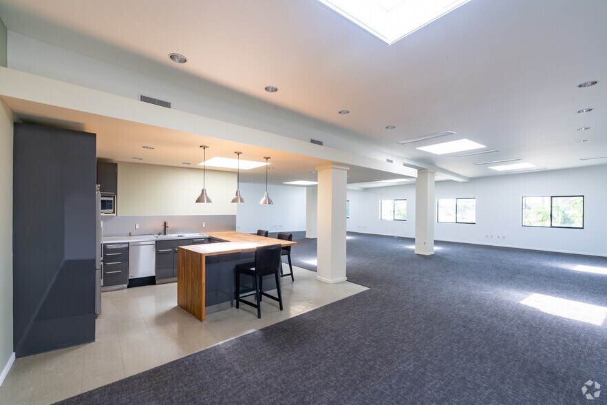 More Photos Of 13360 Beach Ave, Marina Del Rey Light Distribution For Lease