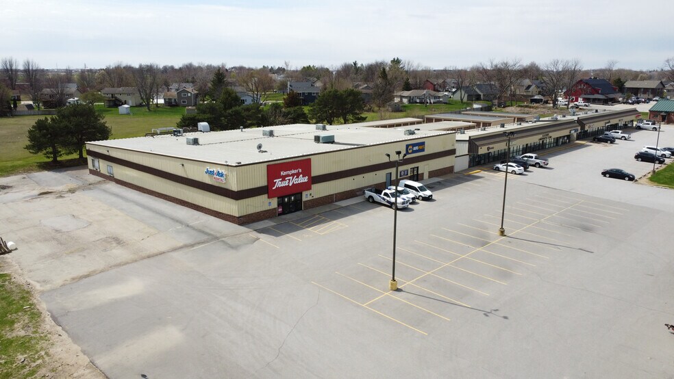 More Photos Of 204 1st St, Grimes General Retail For Lease