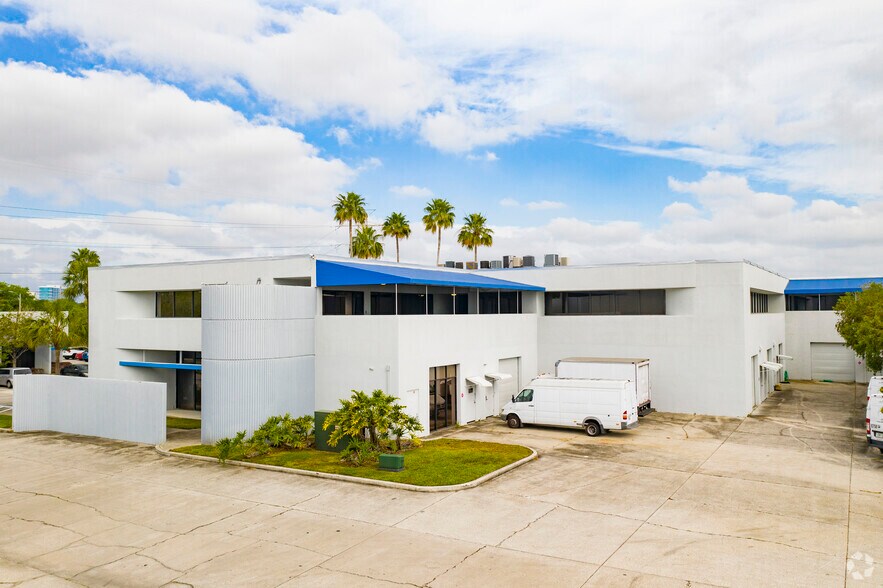 More Photos Of 8402 Laurel Fair Cir, Tampa Unknown For Lease