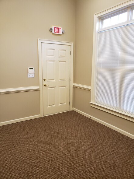 More Photos Of 2230 Towne Lake Pky, Woodstock Office For Lease
