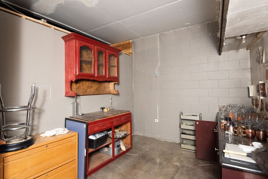More Photos Of 132 S 1st St, Turlock Storefront For Sale