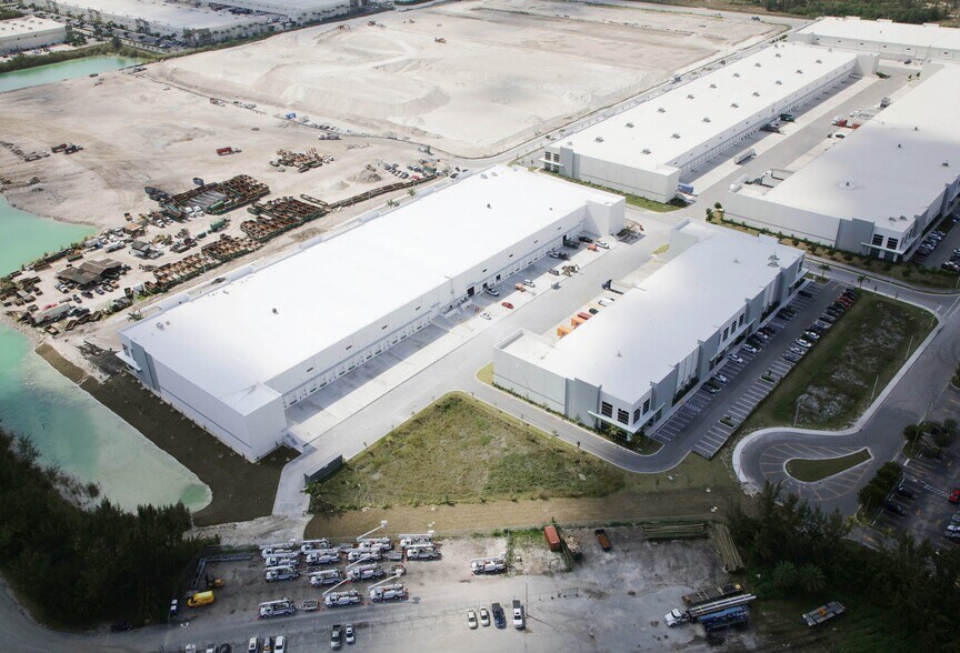 More Photos Of 8200 NW 88th St, Medley Warehouse For Lease