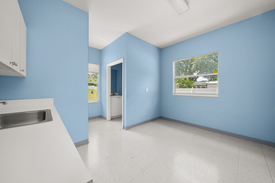 More Photos Of 401 W Interlake Blvd, Lake Placid Office For Sale