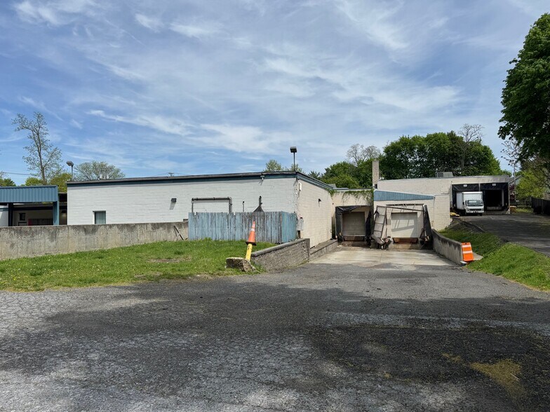 More Photos Of 195 Hudson St, Cornwall-on-Hudson Distribution For Lease