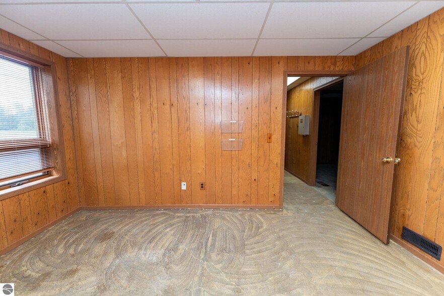 More Photos Of 910 Industrial Dr, Mount Pleasant Warehouse For Sale