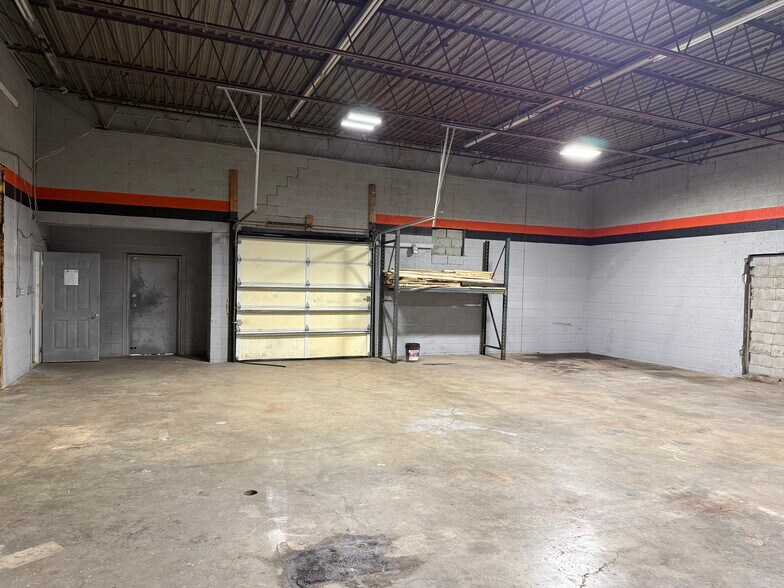More Photos Of 1717-1721 S High St, Columbus Flex For Lease