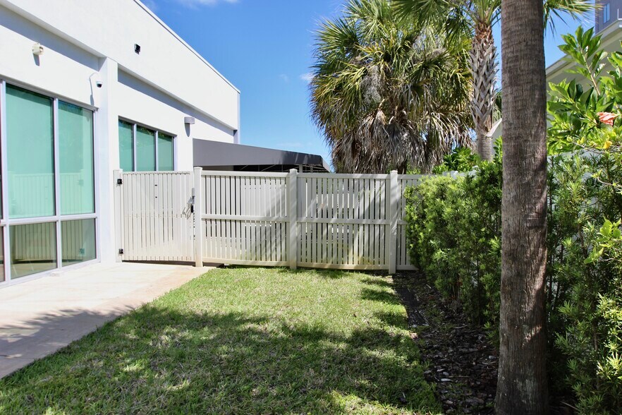 More Photos Of 3251 3rd Ave N, Saint Petersburg Medical For Lease