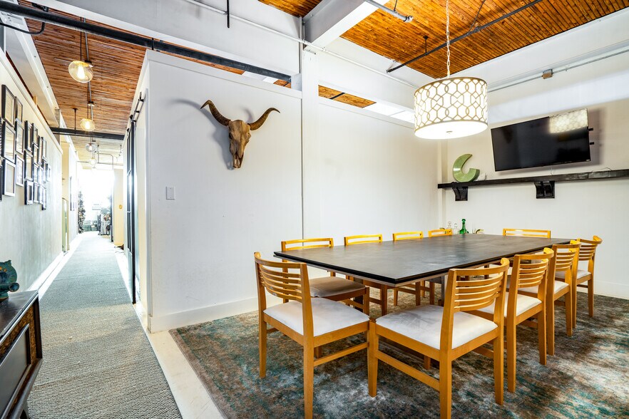 More Photos Of 585 Wells St SW, Atlanta Manufacturing For Sale