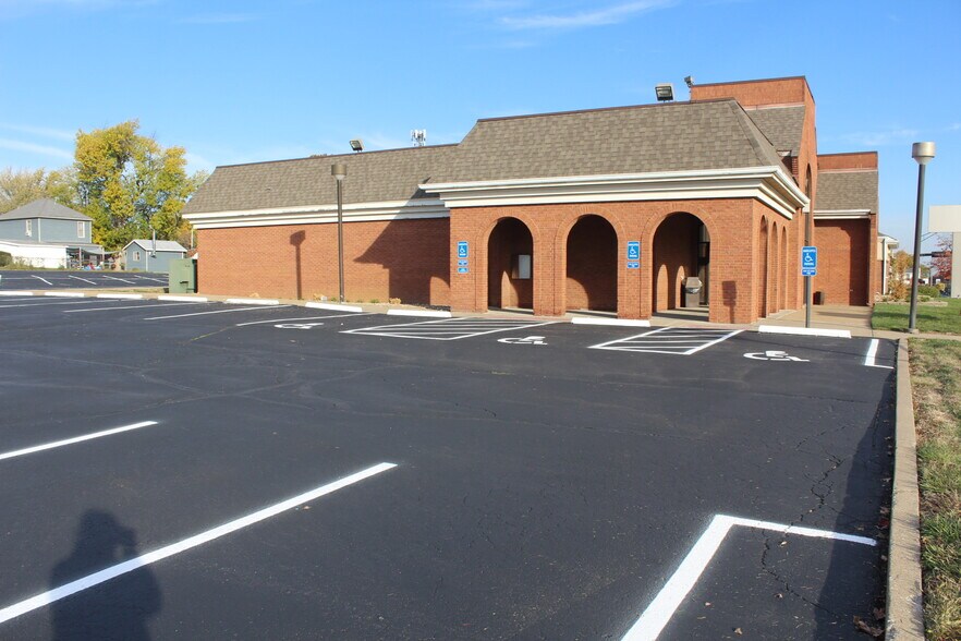 More Photos Of 311 S Main St, O'Fallon Office For Lease