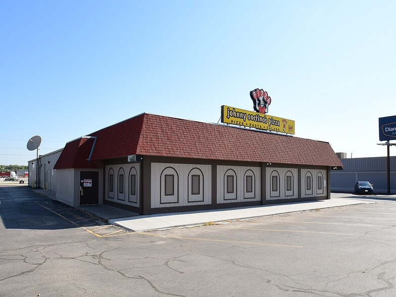 More Photos Of 7880-7890 L St, Omaha Auto Dealership For Sale
