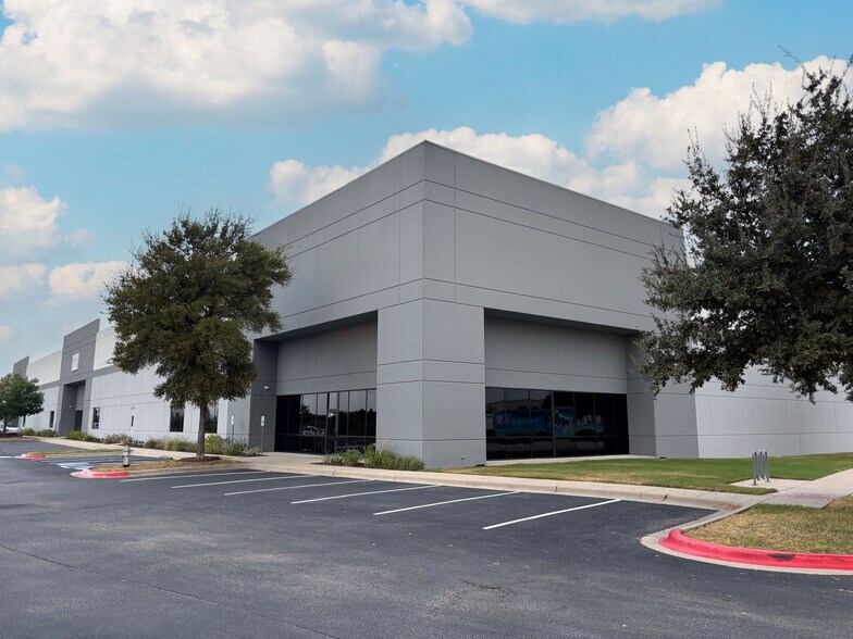 More Photos Of 6301 E Stassney Ln, Austin Warehouse For Lease
