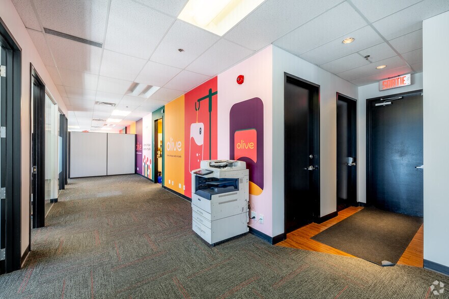 More Photos Of 7055 Boul Taschereau, Brossard Office For Lease