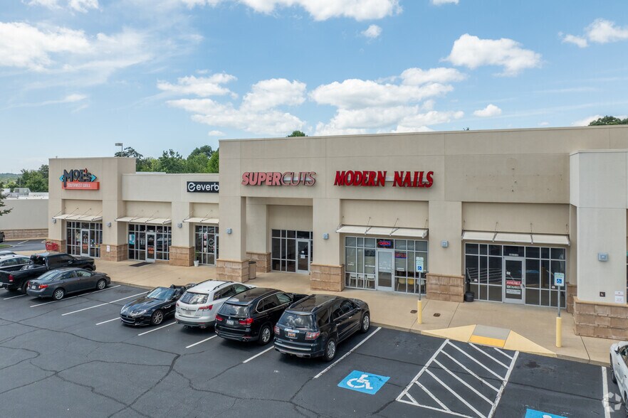 More Photos Of 6005-6007 Wade Hampton Blvd, Taylors General Retail For Lease
