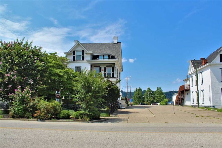 More Photos Of 1208 6th Ave, Huntington Restaurant For Sale