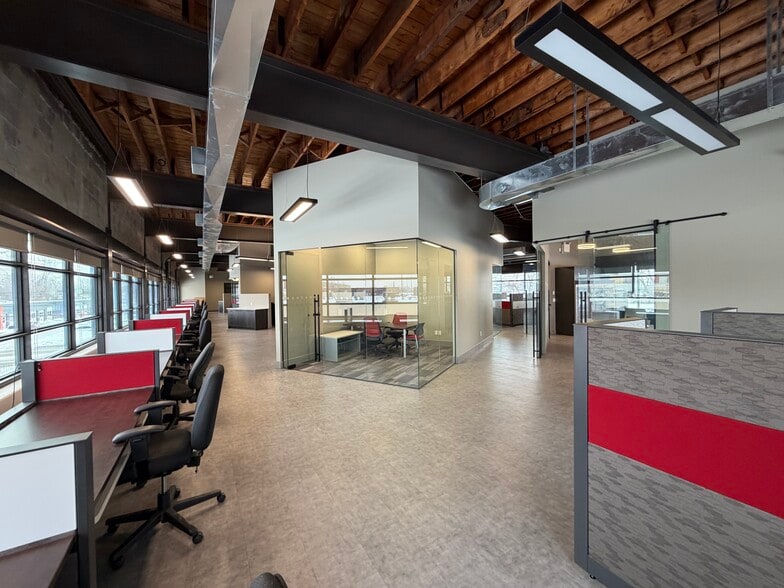 More Photos Of 1785 Walker Rd, Windsor Warehouse For Lease