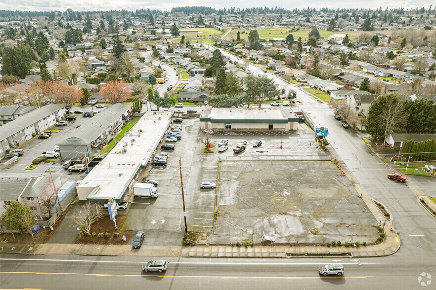 More Photos Of 13116 NE Sandy Blvd, Portland Storefront Retail Office For Sale