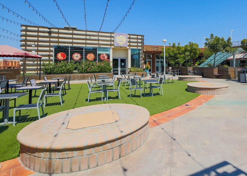 More Photos Of 450 S Western Ave, Los Angeles Freestanding For Lease