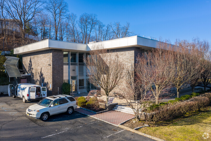 Primary Photo Of 77 Tarrytown Rd, White Plains Medical For Lease