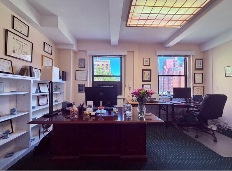More Photos Of 115 E 61st St, New York Office For Sale