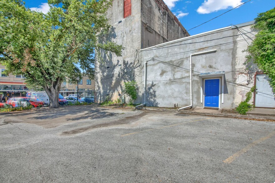 More Photos Of 202 N Main St, Taylor Loft Creative Space For Sale